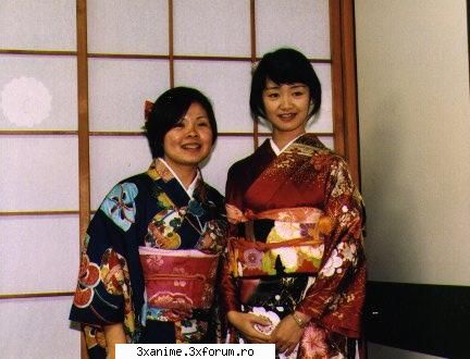 ;) femei in kimonouri kimonio